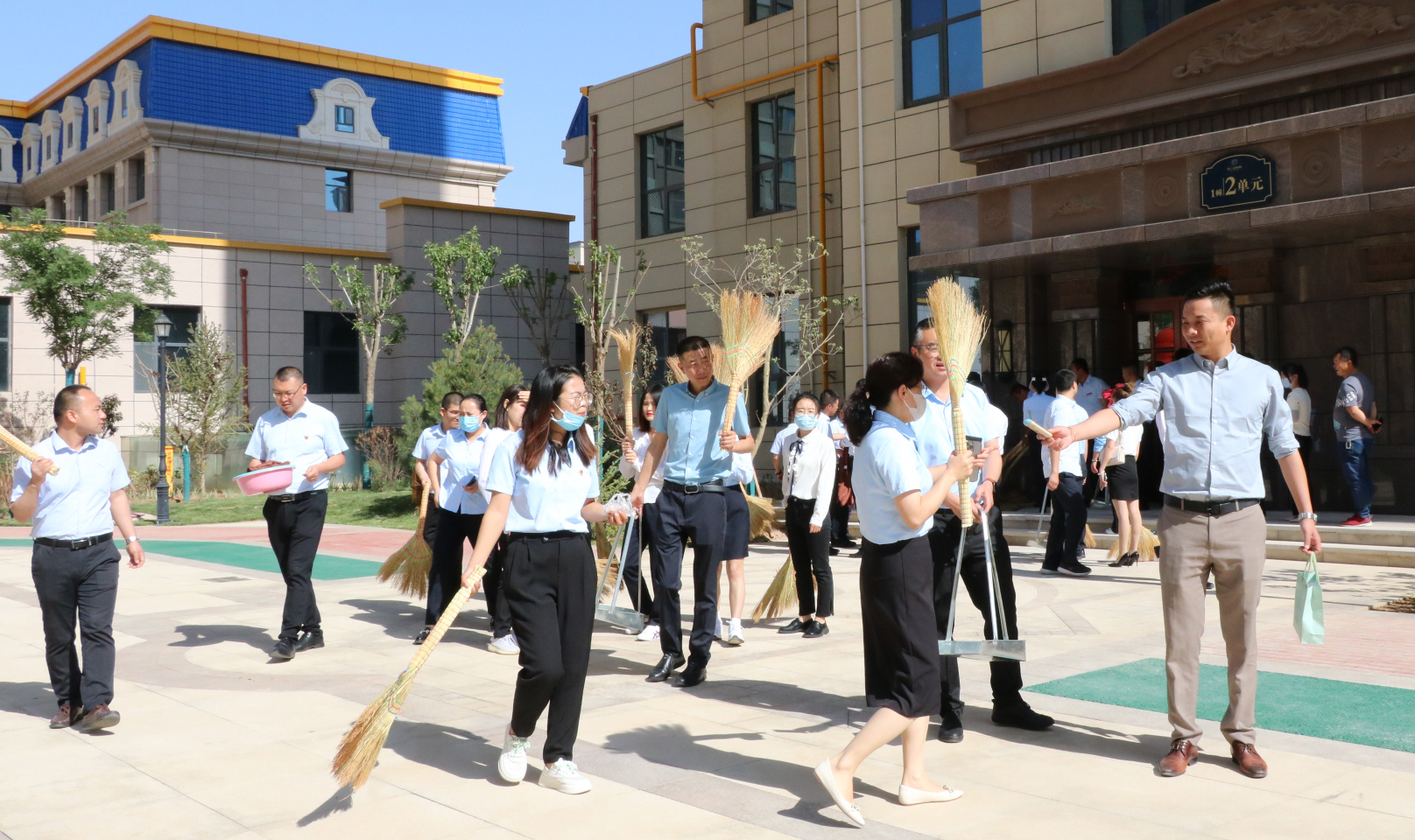 1655713498135732.jpg 義務勞動照片1—分發(fā)工具.JPG